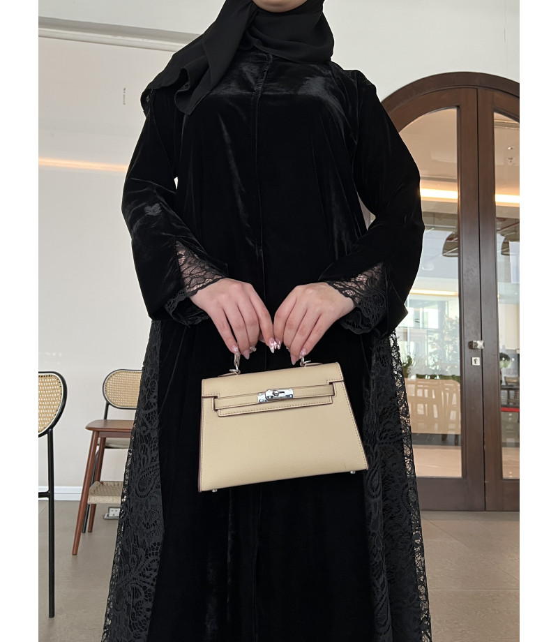 عباية 00393 مخمل مع تدخيلة الدانتيل الأسود