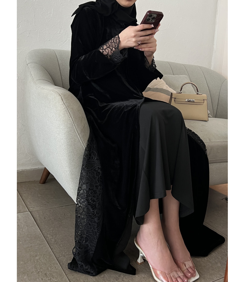 عباية 00393 مخمل مع تدخيلة الدانتيل الأسود