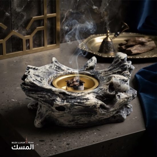مبخرة جذع خشب العود المموجة — بني محروق وأبيض | معطار المسك مبخرة جذع خشب العود المموجة — بني محروق وأبيض | معطار المسك