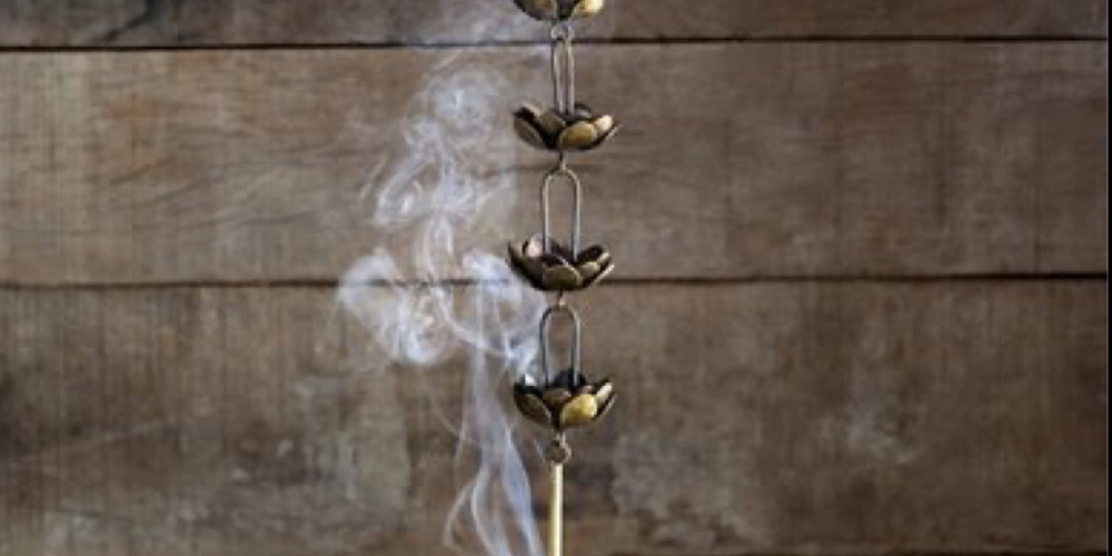 العود بين اصالة العطر والمورث السعودي.