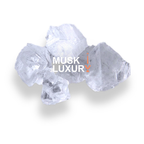 الشبة البيضاء: الحل الطبيعي لمشكلة رائحة العرق