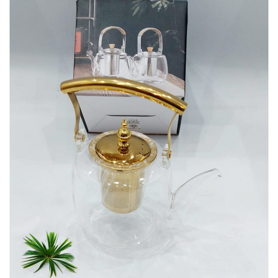 براد شاهي زجاجي شفاف بمسكة يد ذهبية وشكل انيق عصري