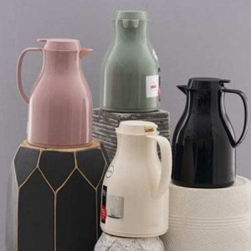 ثلاجة باللون الوردي