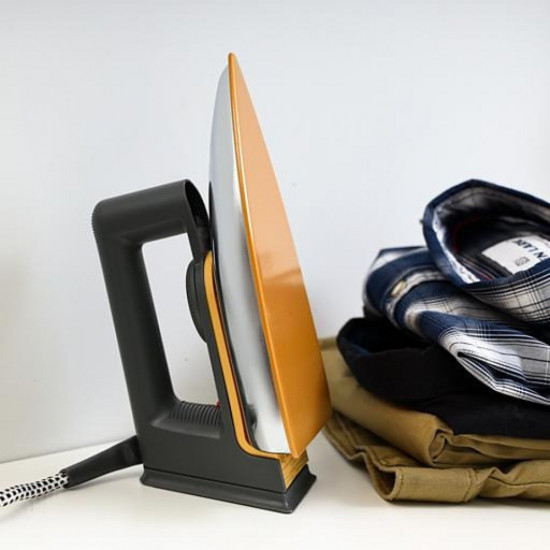 مكواة من جيباس