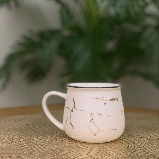 كوب قهوة سراميك  باللون الابيض والذهبي