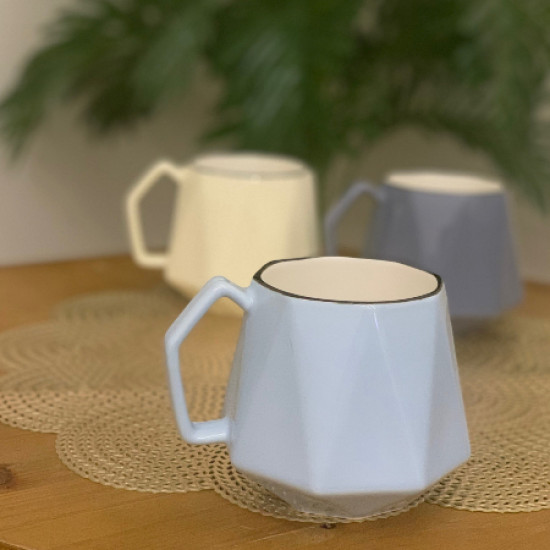 كوب قهوة سيراميك بثلاث الوان مختلفة