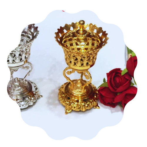 مبخرة انيقه باللون الذهبي مع غطاء للبخور بتصميم مميز مبخرة انيقه باللون الذهبي مع غطاء للبخور بتصميم مميز