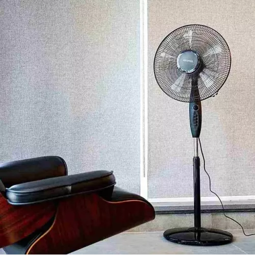 مروحة عامود بـ3 سرعات بلون اسود KNF6153N من كريبتون مروحة عامود بـ3 سرعات بلون اسود KNF6153N من كريبتون