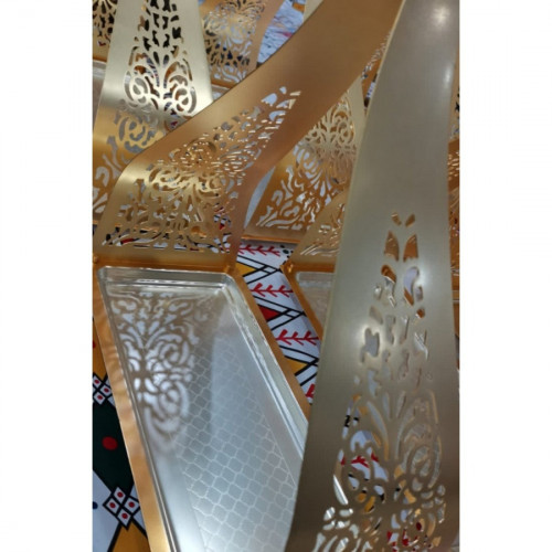 صينية تقديم فخمة للضيافة باللون الذهبي والفضي