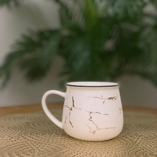 كوب قهوة سراميك  باللون الابيض والذهبي