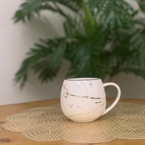 كوب قهوة دائري سيراميك باللون الابيض والذهبي