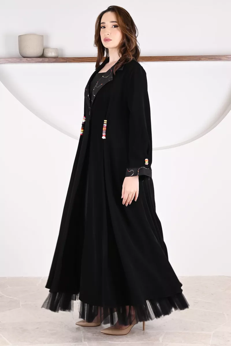 عباية 01045 عباية بليزر بقصّة فضفاضة من الكريب مع ياقة جاكار 