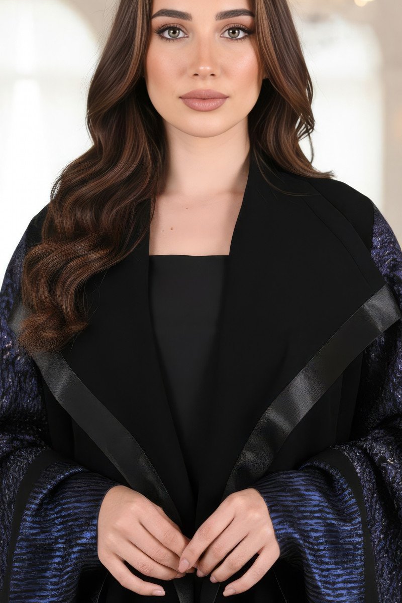 عباية 01050 كريب أسود غني الملمس مع جاكار