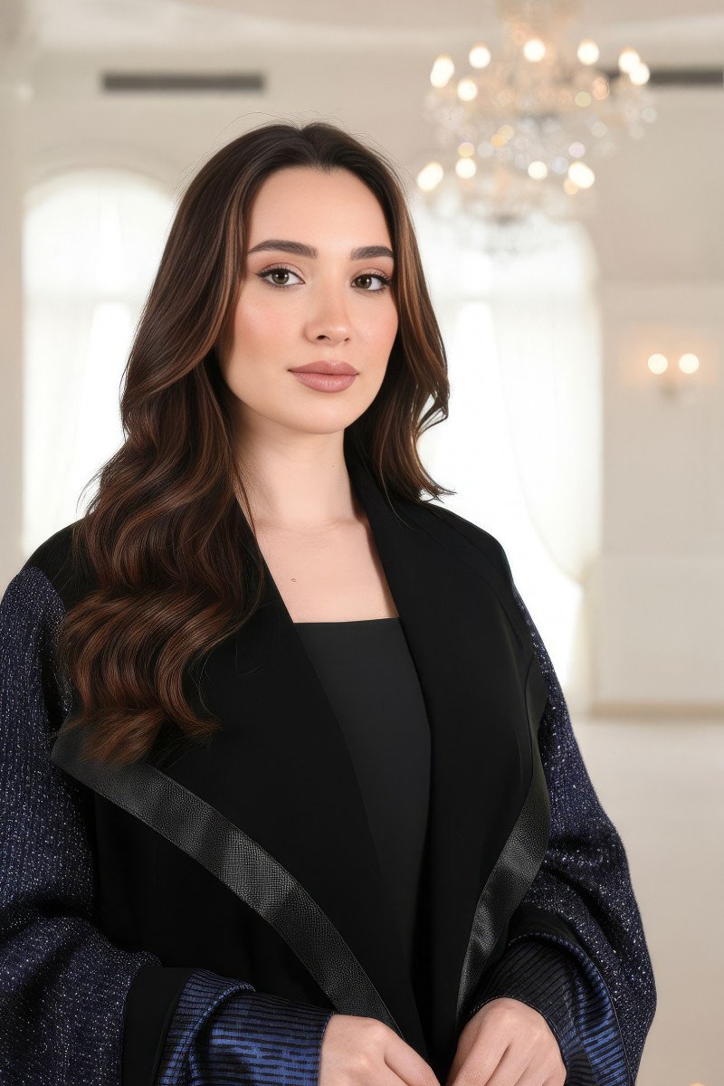 عباية 01050 كريب أسود غني الملمس مع جاكار