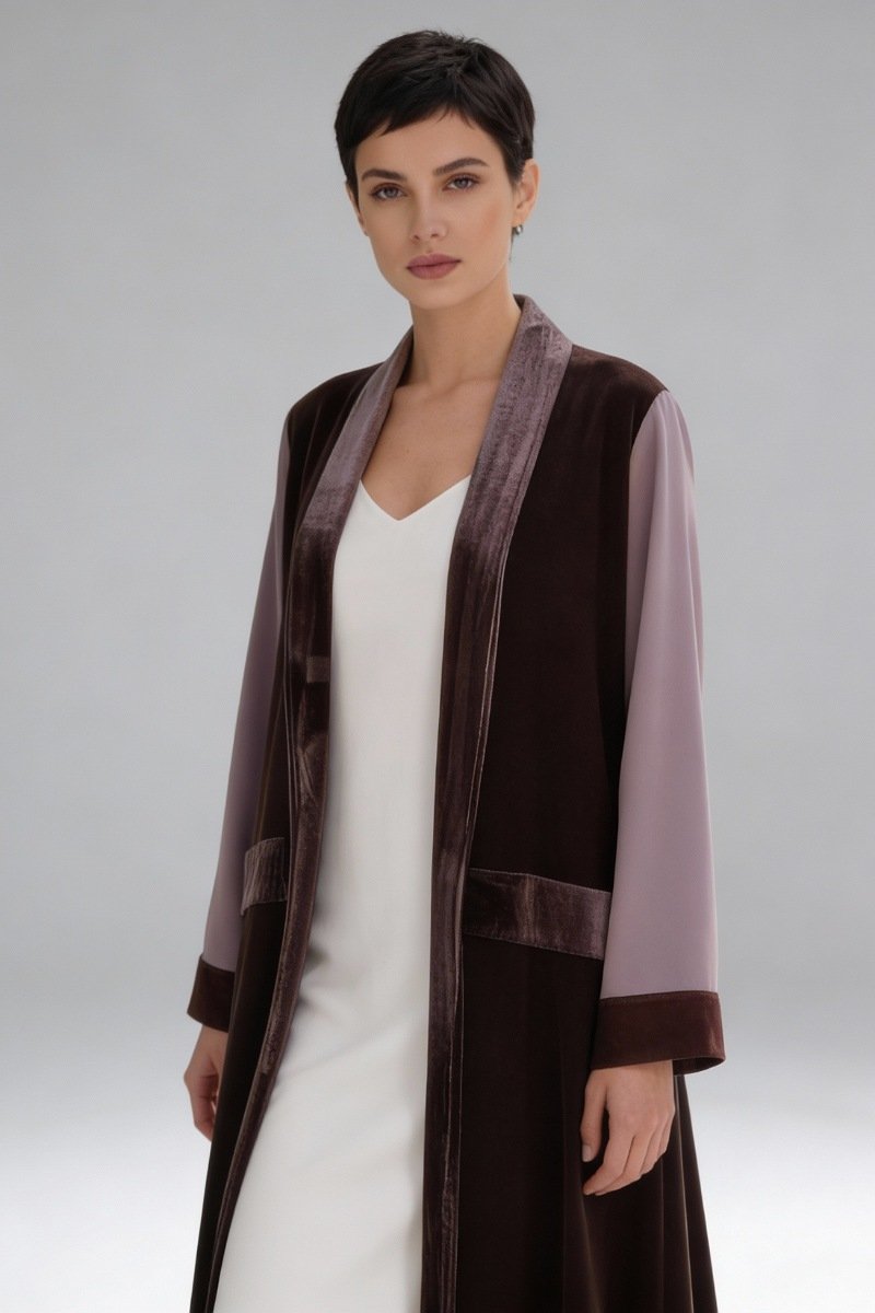 عباية 01039 كريب مع مخمل و حواف برونزية