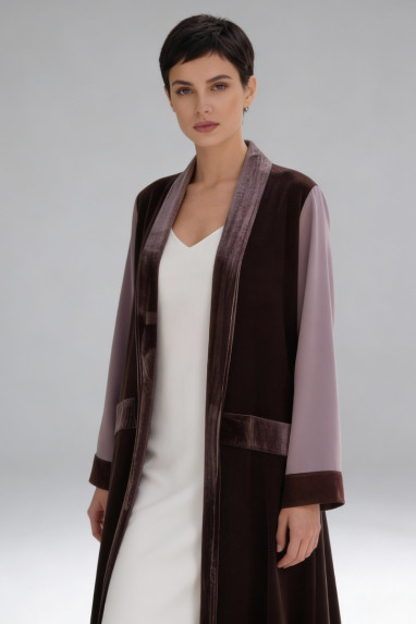 عباية 01039 كريب مع مخمل و حواف برونزية