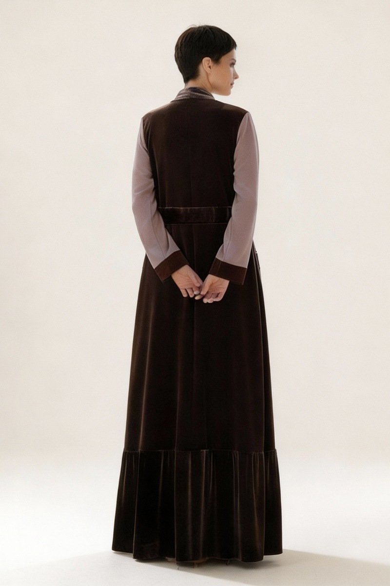 عباية 01039 كريب مع مخمل و حواف برونزية