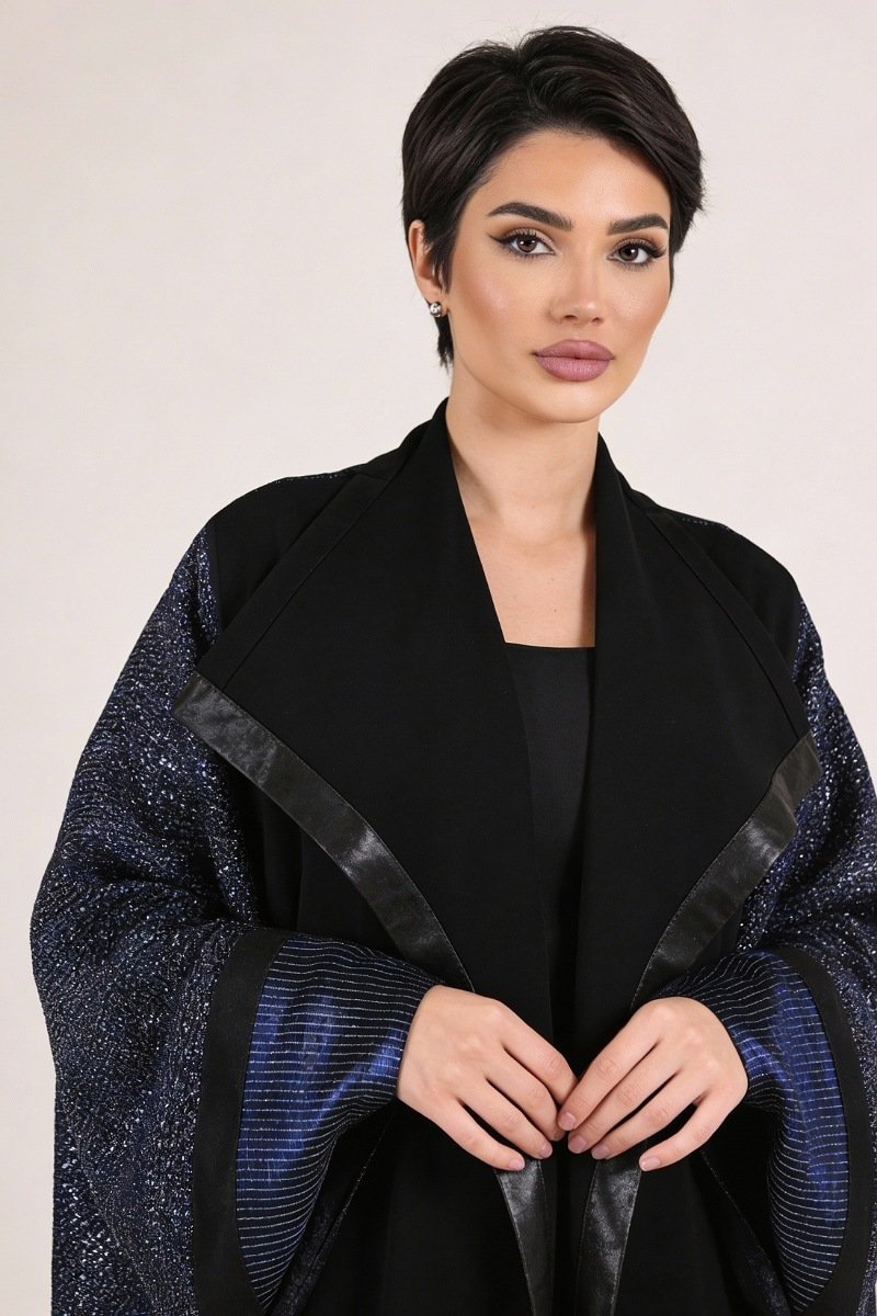 عباية 01050 كريب أسود غني الملمس مع جاكار