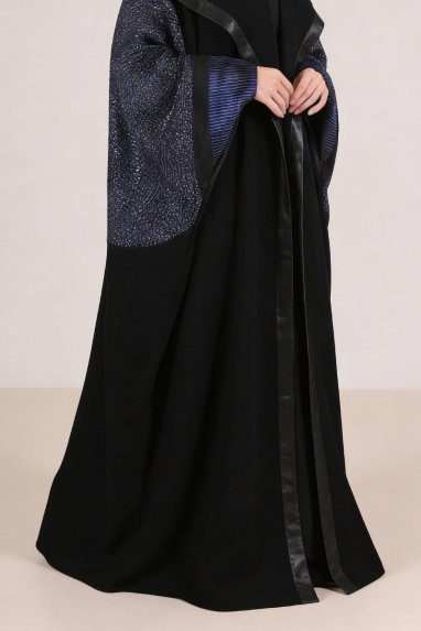 عباية 01050 كريب أسود غني الملمس مع جاكار
