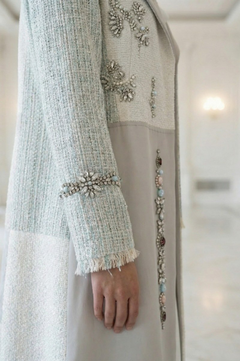 عباية من قماش التويد الفاخر 010124 عباية من قماش التويد الفاخر 010124