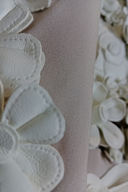 عباية كتان لينين فاخر بيج محايد مزينة بزهور بيضاء 010137