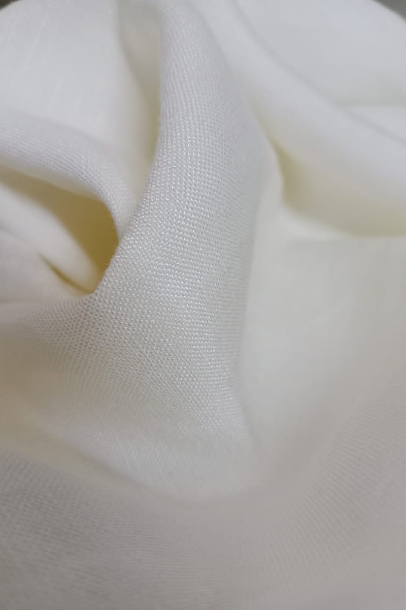 عباية كتان أبيض مائل لأوف وايت فاخر مع جاكار ومخمل خفيف 010136