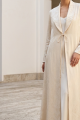عباية سلك مع كريب ناعم لون كريمي فاتح بنقش ذاتي 01086