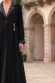 عباية 01045 عباية بليزر بقصّة فضفاضة من الكريب مع ياقة جاكار 