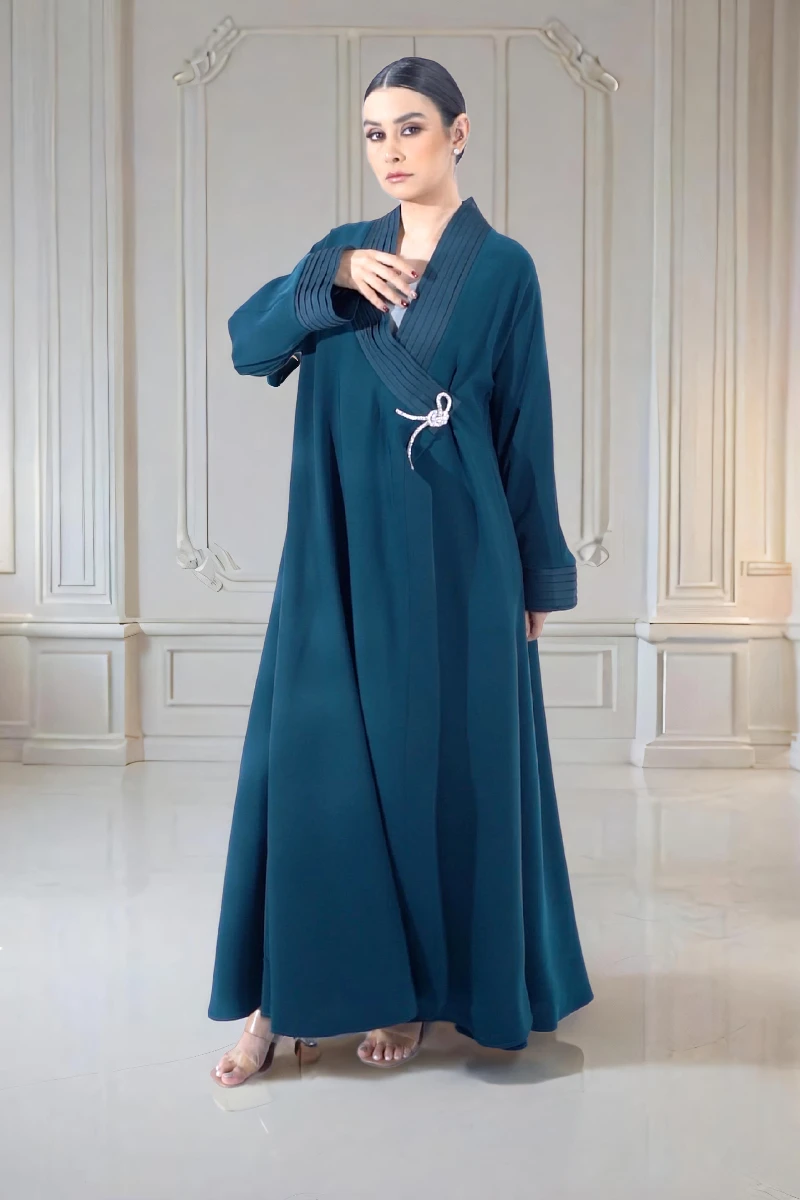 عباية كريب ناعم أخضر داكن 064 عباية كريب ناعم أخضر داكن 064