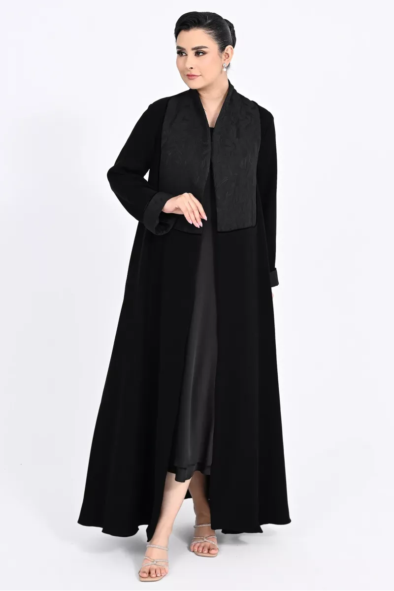 عباية كريب أسود مع جاكار 01010 عباية كريب أسود مع جاكار 01010