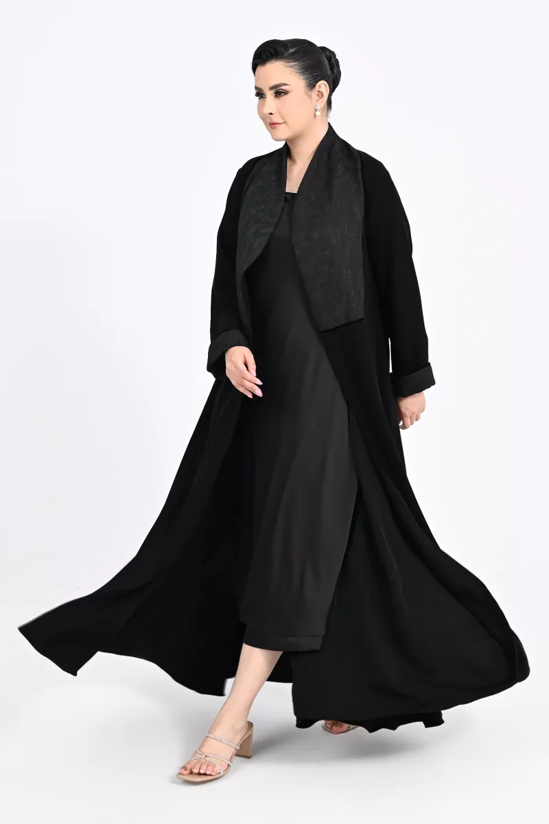 عباية كريب أسود مع جاكار 01010