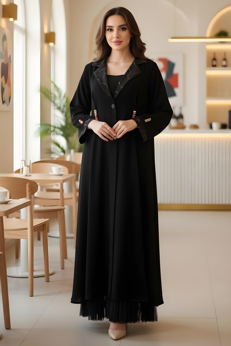 عباية 01045 عباية بليزر بقصّة فضفاضة من الكريب مع ياقة جاكار عباية 01045 عباية بليزر بقصّة فضفاضة من الكريب مع ياقة جاكار