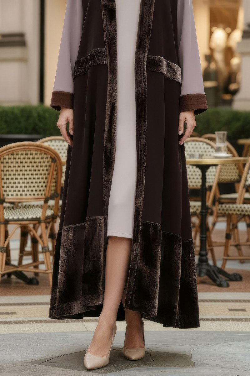 عباية 01039 كريب مع مخمل و حواف برونزية