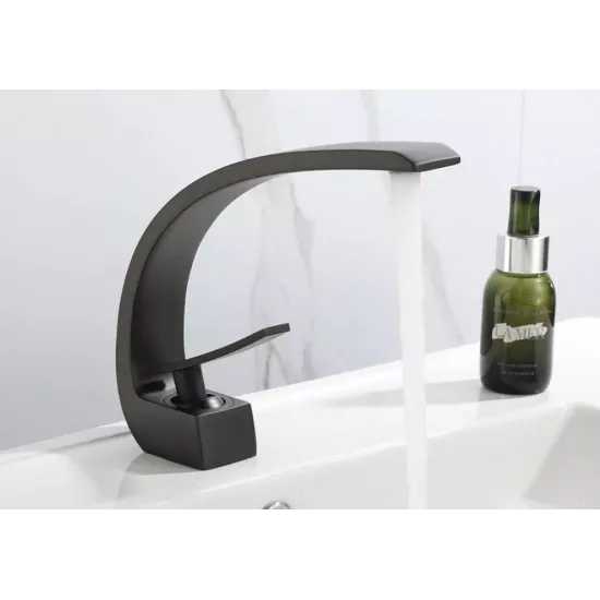 خلاط مغسلة اسود بتصميم كوبرا مودرن