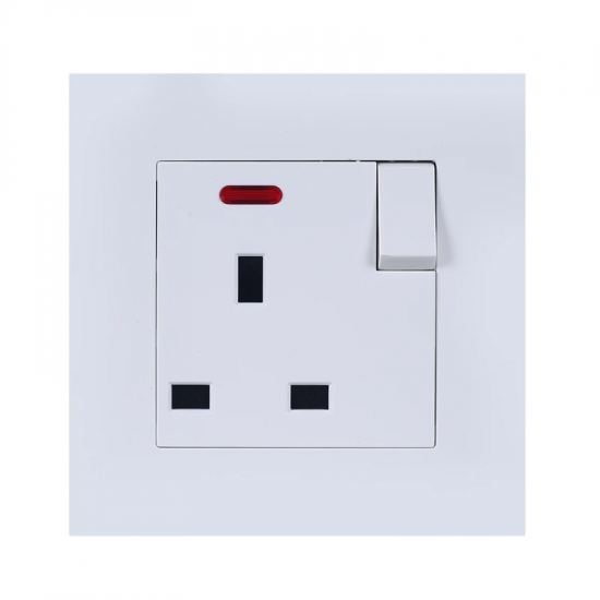 فيش 13 أمبير ولمية - أبيض عادي