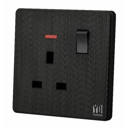 فيش 13 أمبير ولمية - أسود بيانو