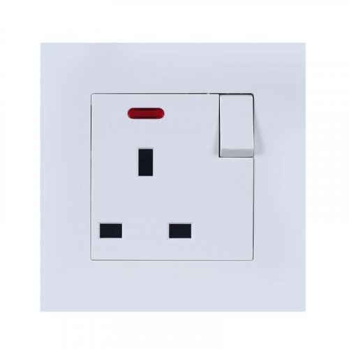 فيش 13 أمبير ولمية - أبيض عادي فيش 13 أمبير ولمية - أبيض عادي