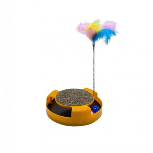 خداشة صغيرة مع لعبة كورة وريش