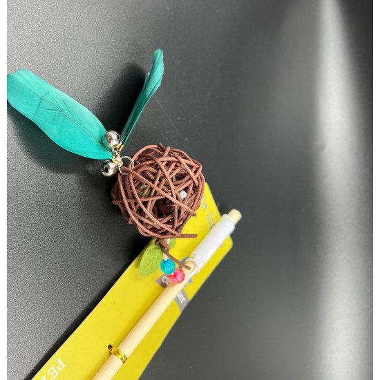 سنارة قطط كورة بريش مع جرس الوان متعدده سنارة قطط كورة بريش مع جرس الوان متعدده