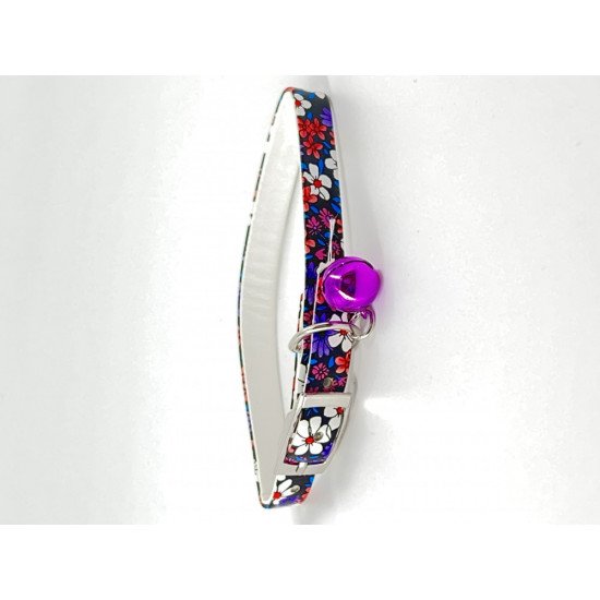 طوق جلد مع جرس بطبعات زهور طوق جلد مع جرس بطبعات زهور