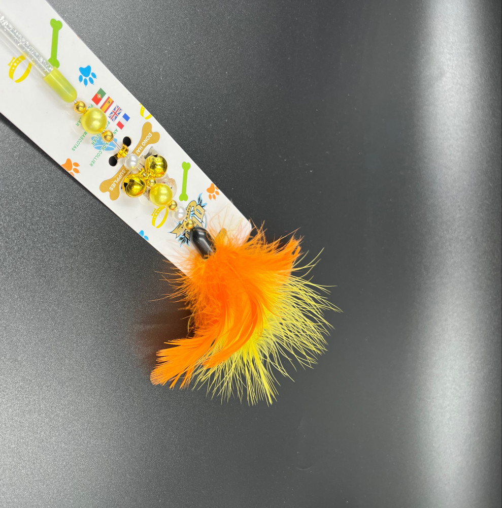 سنارة قطط بريش مع جرس  الوان متعدده