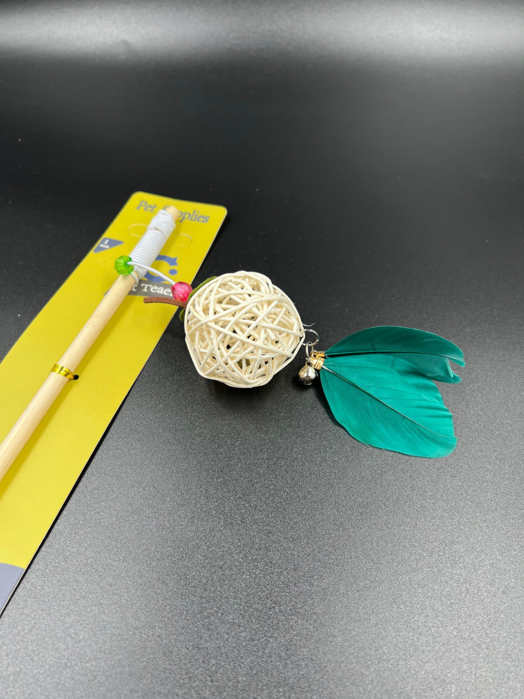 سنارة قطط كورة بريش مع جرس  الوان متعدده