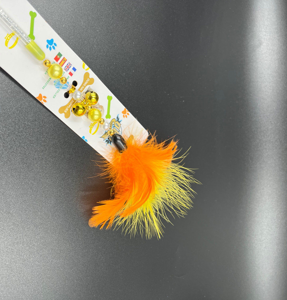 سنارة قطط بريش مع جرس  الوان متعدده