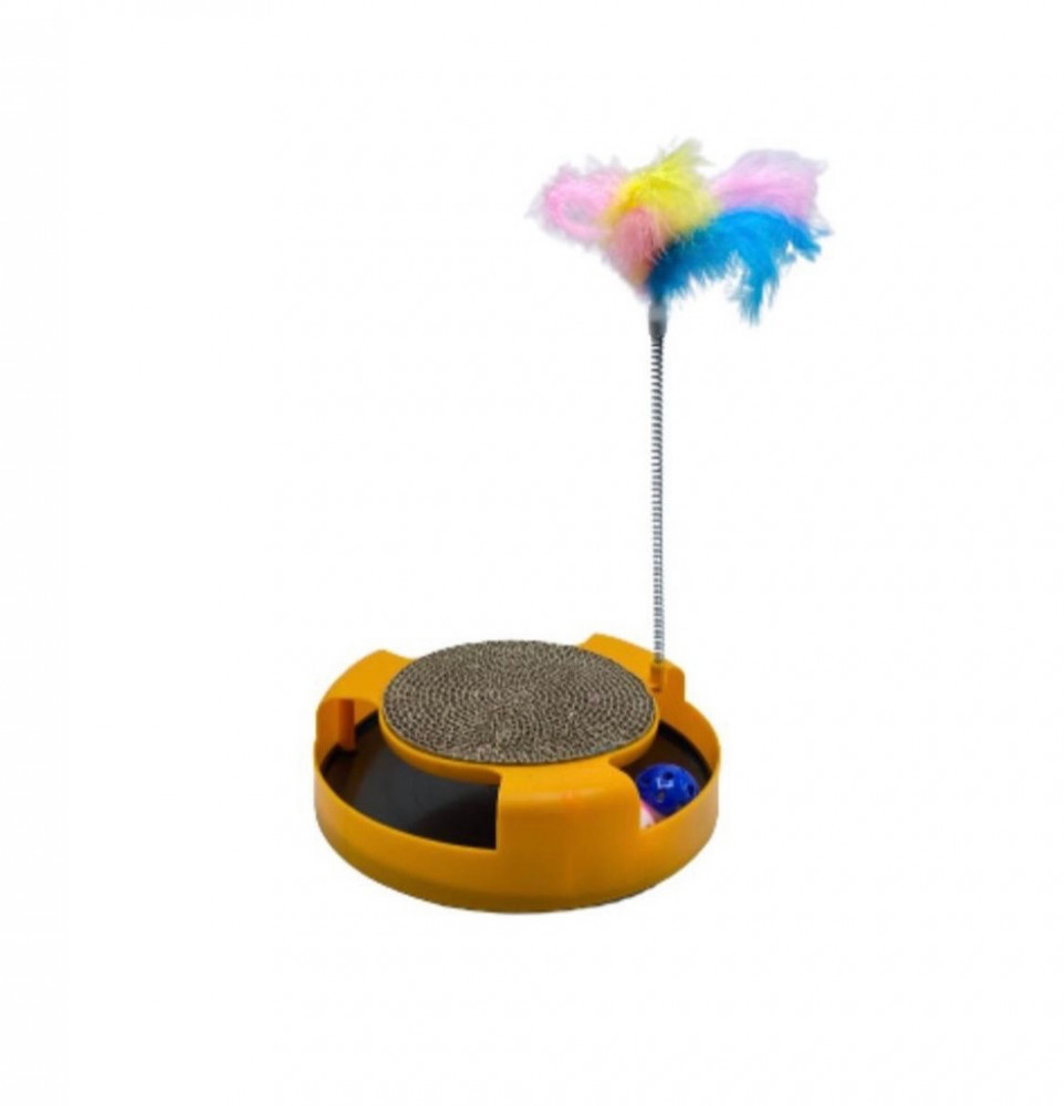 خداشة صغيرة مع لعبة كورة وريش