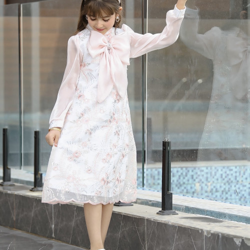 فستان بناتي سبور فيونكه على الصدر - 911 - يوجد اختلاف بدرجة لون الكم والفيونكة صورة توضيحية اخر صورتين فستان بناتي سبور فيونكه على الصدر - 911 - يوجد اختلاف بدرجة لون الكم والفيونكة صورة توضيحية اخر صورتين