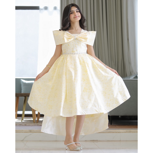 فستان بناتي الاصفر بذيل وفيونكه من الامام والخلف - 920 فستان بناتي الاصفر بذيل وفيونكه من الامام والخلف - 920