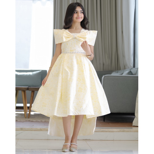 فستان بناتي الاصفر بذيل وفيونكه من الامام والخلف - 920 فستان بناتي الاصفر بذيل وفيونكه من الامام والخلف - 920