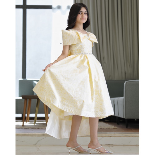 فستان بناتي الاصفر بذيل وفيونكه من الامام والخلف - 920 فستان بناتي الاصفر بذيل وفيونكه من الامام والخلف - 920