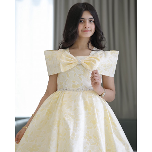 فستان بناتي الاصفر بذيل وفيونكه من الامام والخلف - 920 فستان بناتي الاصفر بذيل وفيونكه من الامام والخلف - 920