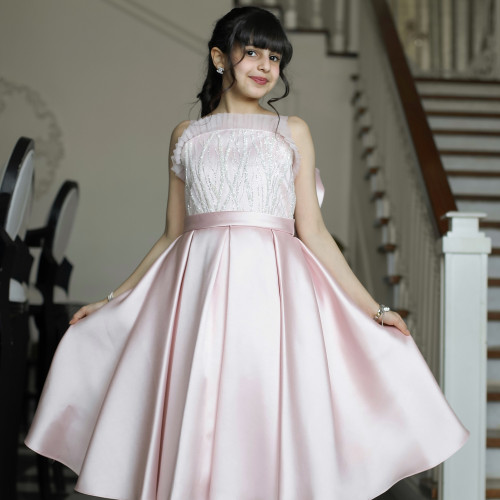 فستان بناتي وردي بذيل وتطريز فضي | فستان سهرة للأفراح - M3605 فستان بناتي وردي بذيل وتطريز فضي | فستان سهرة للأفراح - M3605